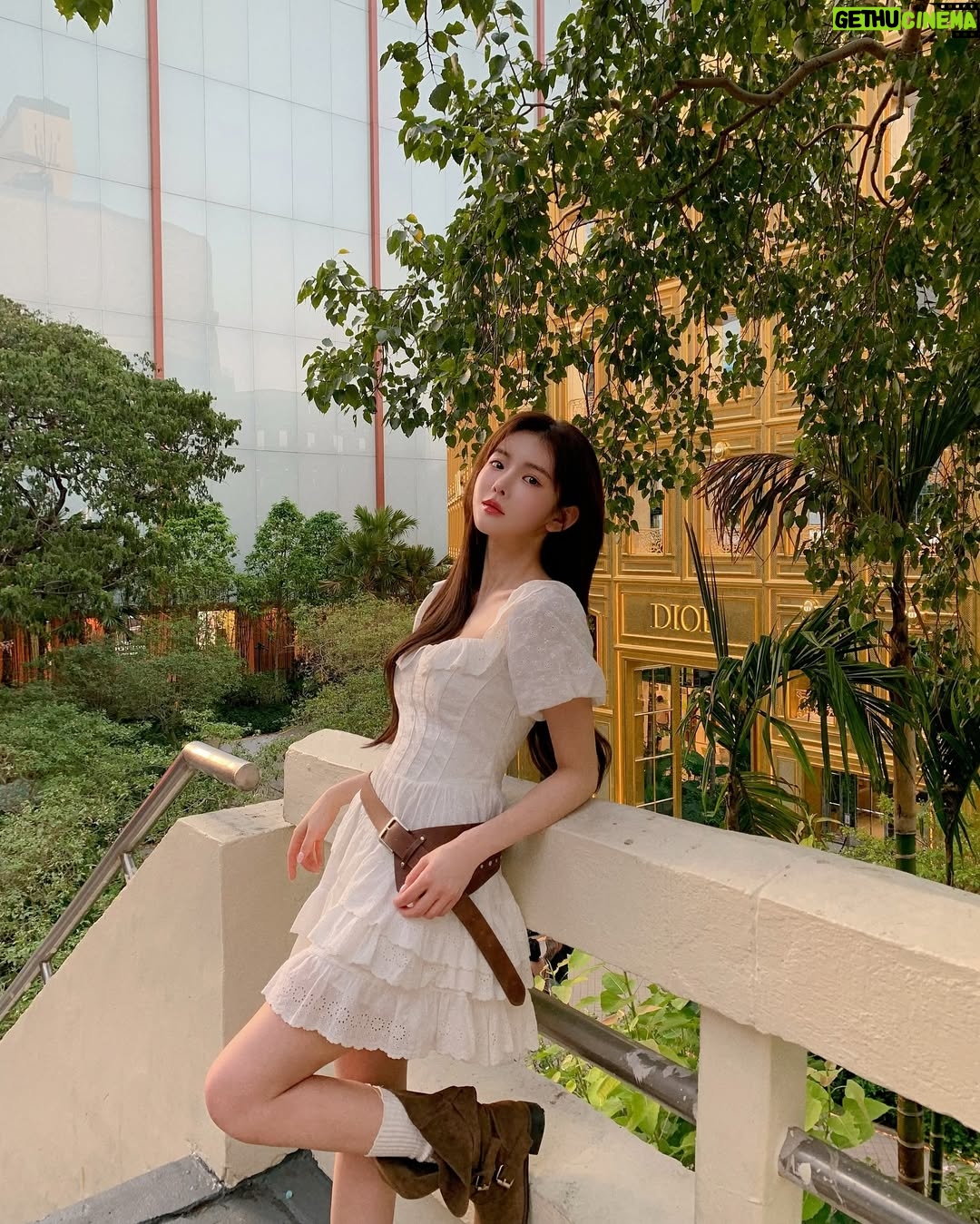Shin Sae-rom - 10.4K Likes - Dior Cafe in Bangkok