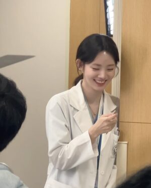 Shin Si-a Instagram - 우당탕탕 표남경 성장기 🌱💭🤸🏻‍♀️

매주 토일 9:20pm @tvn_drama 에서.....♥️
<언젠가는 슬기로울 전공의 생활>!!!!!!!!!!
