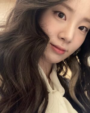 Shin Si-a Instagram - 우당탕탕 표남경 성장기 🌱💭🤸🏻‍♀️

매주 토일 9:20pm @tvn_drama 에서.....♥️
<언젠가는 슬기로울 전공의 생활>!!!!!!!!!!
