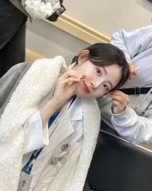 Shin Si-a Instagram - 우당탕탕 표남경 성장기 🌱💭🤸🏻‍♀️

매주 토일 9:20pm @tvn_drama 에서.....♥️
<언젠가는 슬기로울 전공의 생활>!!!!!!!!!!
