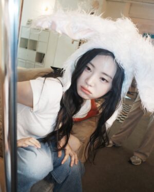 Shin Si-a Instagram - 🐰💭🍔🤍