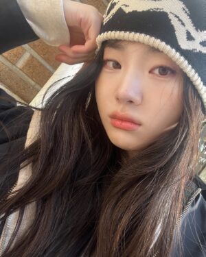 Shin Si-a Instagram - wink wink 😉