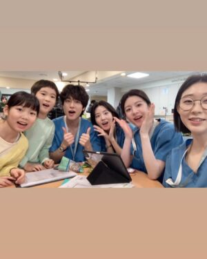 Shin Si-a Instagram - 뒤죽박죽 표남경 율제 온 오프🎀
아웅... 소개팅을 어떻게 하면 좋지.... 
절!대! 남자친구 연락 기다리는 거 아닙니다 ~~~~ ^^

오늘 밤 9시 20분 <언젠가는 슬기로울 전공의생활>에서!