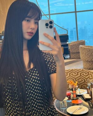 Shin Su-hyun Instagram - haruskah aku mengunjungi Indonesia untuk menemuimu?