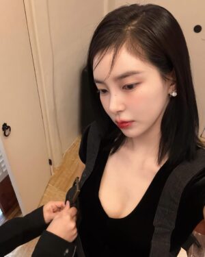 Shin Su-hyun Instagram - 잘 어울리는감?