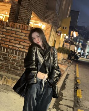 Shin Su-hyun Instagram - 뭐해!!!
