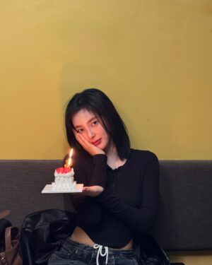 Shin Su-hyun Instagram - 뭐해!!!