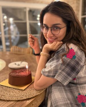 Shraddha Kapoor Instagram - Agar cakes ab tak khatam nahi hue, toh birthday bhi nahi hua na??? 🎂🎂🎂🎂🎂