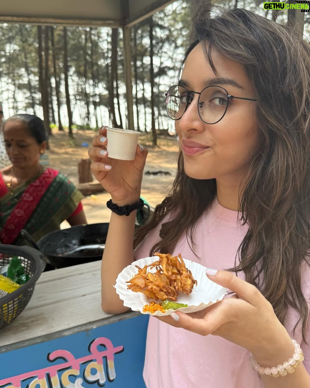 Shraddha Kapoor - 3.9 Million Likes - Agar cakes ab tak khatam nahi hue, toh birthday bhi nahi hua na??? 🎂🎂🎂🎂🎂