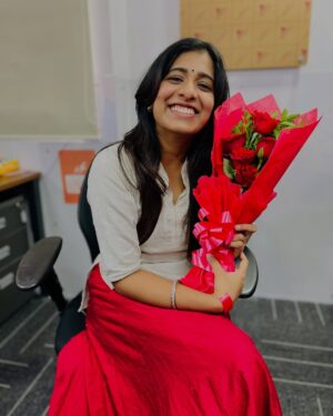 Shrinidhi Padmanaban Instagram - Its been more than 5 years and he still manages to make me blush 🩷🧿 #RoseDay #MyHusbandIsTheBest