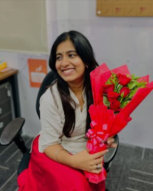 Shrinidhi Padmanaban Instagram - Its been more than 5 years and he still manages to make me blush 🩷🧿 #RoseDay #MyHusbandIsTheBest