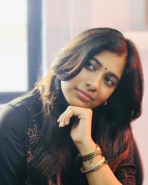 Shrinidhi Padmanaban Instagram - Paarvai pesumaa? 🧨😍

Pc @rjkaykay