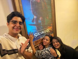 Shruti Rawat Instagram - The OG movie night gang 😂♥️

Featuring @sikandarkharbanda 😂

#aryan #kiara #manisha #yrkkh #kiaraabhir