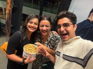 Shruti Rawat Instagram - The OG movie night gang 😂♥️

Featuring @sikandarkharbanda 😂

#aryan #kiara #manisha #yrkkh #kiaraabhir