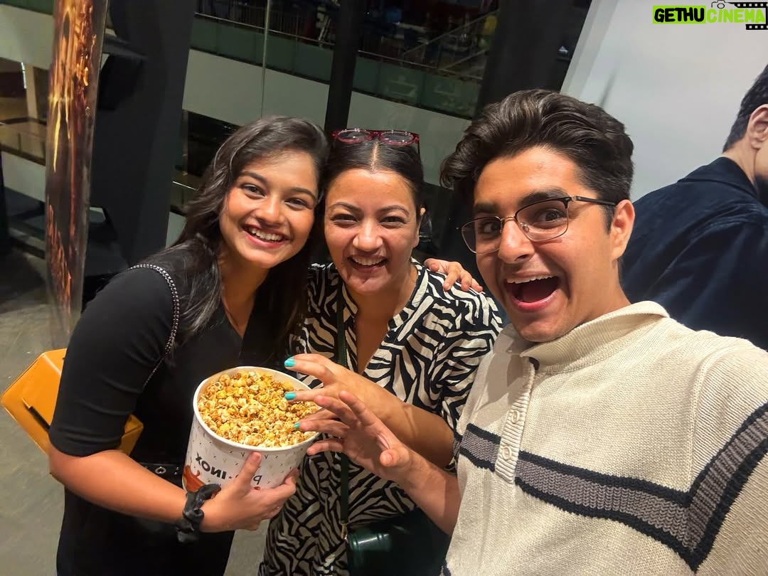 Shruti Rawat - 13.5K Likes - The OG movie night gang šā„ļø
Featuring @sikandarkharbanda š
#aryan #kiara #manisha #yrkkh #kiaraabhir