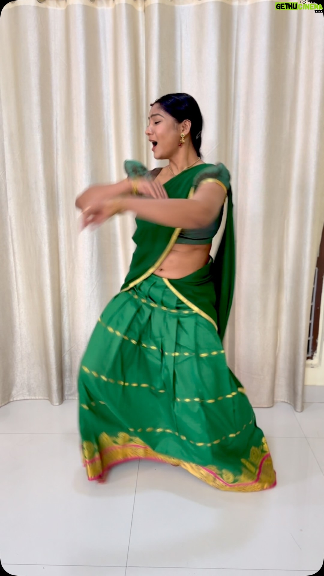 Shruti Reddy - 62.6K Likes - Kanimaa 💥 #fun ⚡️
Loving the moves ✨
#dance #trendingnow #retro #song #reels