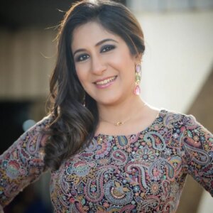 Shweta Mohan Instagram - The jolly weekend is almost here ... 🥳🎊🤸🌞🎶

#ZeeSaregamapa #LittleChampsSeason4

P.C - @mukund__xx
Outfit - @prabuselvaraj_ , @shalafashions
Makeup - @peethumull
Hair style - @venki_hairstylist