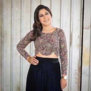 Shweta Mohan Instagram - The jolly weekend is almost here ... 🥳🎊🤸🌞🎶

#ZeeSaregamapa #LittleChampsSeason4

P.C - @mukund__xx
Outfit - @prabuselvaraj_ , @shalafashions
Makeup - @peethumull
Hair style - @venki_hairstylist