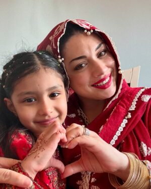 Sidra Batool Instagram - A realistic Eid Morning. Eid Mubarak!

Our beautiful outfits are from @lodhisofficial 

Ye pal hamain yaad ayenge, jub bache bare hojaenge😪

#eid