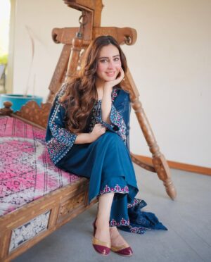 Sidra Niazi Instagram - You don’t have to worry about your #eidshopping now @laamofficial is offering pkr 300 off on your first order with free nationwide shipping, plus all orders are dispatched within 24 hours. Shop now and celebrate in style! 🦋