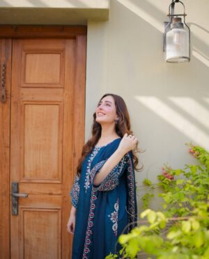 Sidra Niazi Instagram - You don’t have to worry about your #eidshopping now @laamofficial is offering pkr 300 off on your first order with free nationwide shipping, plus all orders are dispatched within 24 hours. Shop now and celebrate in style! 🦋