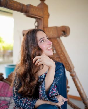 Sidra Niazi Instagram - You don’t have to worry about your #eidshopping now @laamofficial is offering pkr 300 off on your first order with free nationwide shipping, plus all orders are dispatched within 24 hours. Shop now and celebrate in style! 🦋