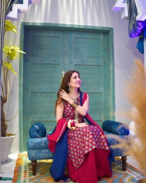Sidra Niazi Instagram - Eid Mubarak ♥️💙

@sfkbridals 
@allurebymht 
@ebrahimjaliawala