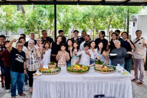 Sigi Wimala Instagram - Akhirnya bisa shooting sama mas @rudisoedjarwo lagi (setelah 20 tahun) 🥳🥳🥳. Excited and nervous. 🤭 #newproject #backintofilming