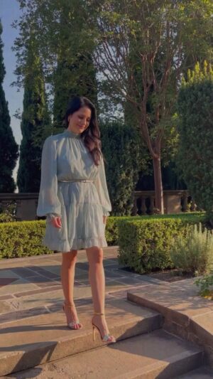 Silvana Arias Instagram - “If you don’t build your dream, someone else will hire you to help them build theirs.” 🩵 Shoes @bcbgmaxazria 
#believeinyourself #mylifepath #dressoftheday #whattoweartoday #cutedresses #cutesandals #goldsandals