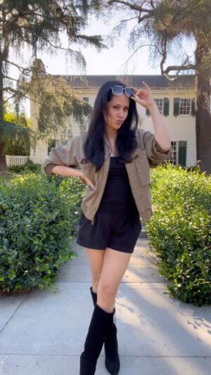 Silvana Arias Instagram - Life is happening right in front of you 🙌🏼 Breathe it in and appreciate it 🖤 Jacket: @yfbclothing Boots: @stevemadden 
#EnjoyLife #stevemaddenboots #yfbclothing #fallfashion #falloutfit