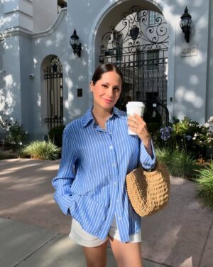 Silvana Arias Instagram - Don’t forget to wear your SPF and a big smile today 🙌🏼 No look is complete without it. ✨🩵☀️ #dailybeautyroutine #youcandothis #summeressentials