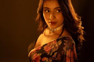 Sindhuja Hari Instagram - ✨

Stylist: @harshikaa.04 
MUAH: @sunita_aji 
Shot by: @gk_.photography._ 
Retouch @retouch_by_gokul 
Jewellery: @new_ideas_fashions