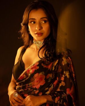 Sindhuja Hari Instagram - ✨

Stylist: @harshikaa.04 
MUAH: @sunita_aji 
Shot by: @gk_.photography._ 
Retouch @retouch_by_gokul 
Jewellery: @new_ideas_fashions