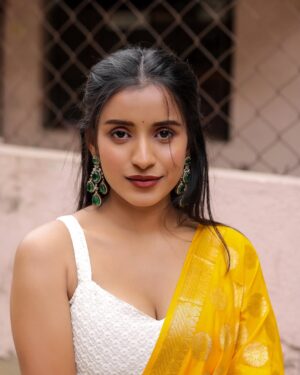 Sindhuja Hari Instagram - Being happy never goes out of style 🔆
In frame @sindhujahari 
Mua @glambyramya 
Retouch @retouch_by_gokul 
@fineshinejewels  @_gina_couture 
📸 #raghul_raghupathy