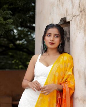 Sindhuja Hari Instagram - Being happy never goes out of style 🔆
In frame @sindhujahari 
Mua @glambyramya 
Retouch @retouch_by_gokul 
@fineshinejewels  @_gina_couture 
📸 #raghul_raghupathy