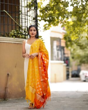 Sindhuja Hari Instagram - Being happy never goes out of style 🔆
In frame @sindhujahari 
Mua @glambyramya 
Retouch @retouch_by_gokul 
@fineshinejewels  @_gina_couture 
📸 #raghul_raghupathy