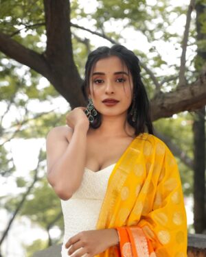 Sindhuja Hari Instagram - 🌸

Shot by @raghul_raghupathy 
Retouch @retouch_by_gokul 
Earrings @fineshinejewels 
Makeover @glambyramya 
Outfit @_gina_couture