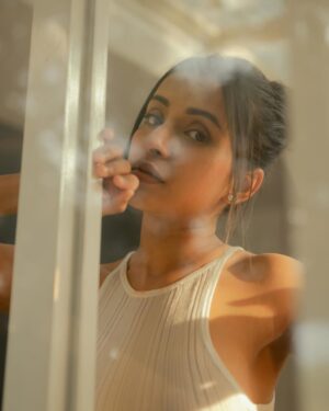 Sindhuja Hari Instagram - 🍁

Shot by @irst_photography 
Mua @shrusti_makeover 
Styled by @harshikaa.04 
📍 @villa_814