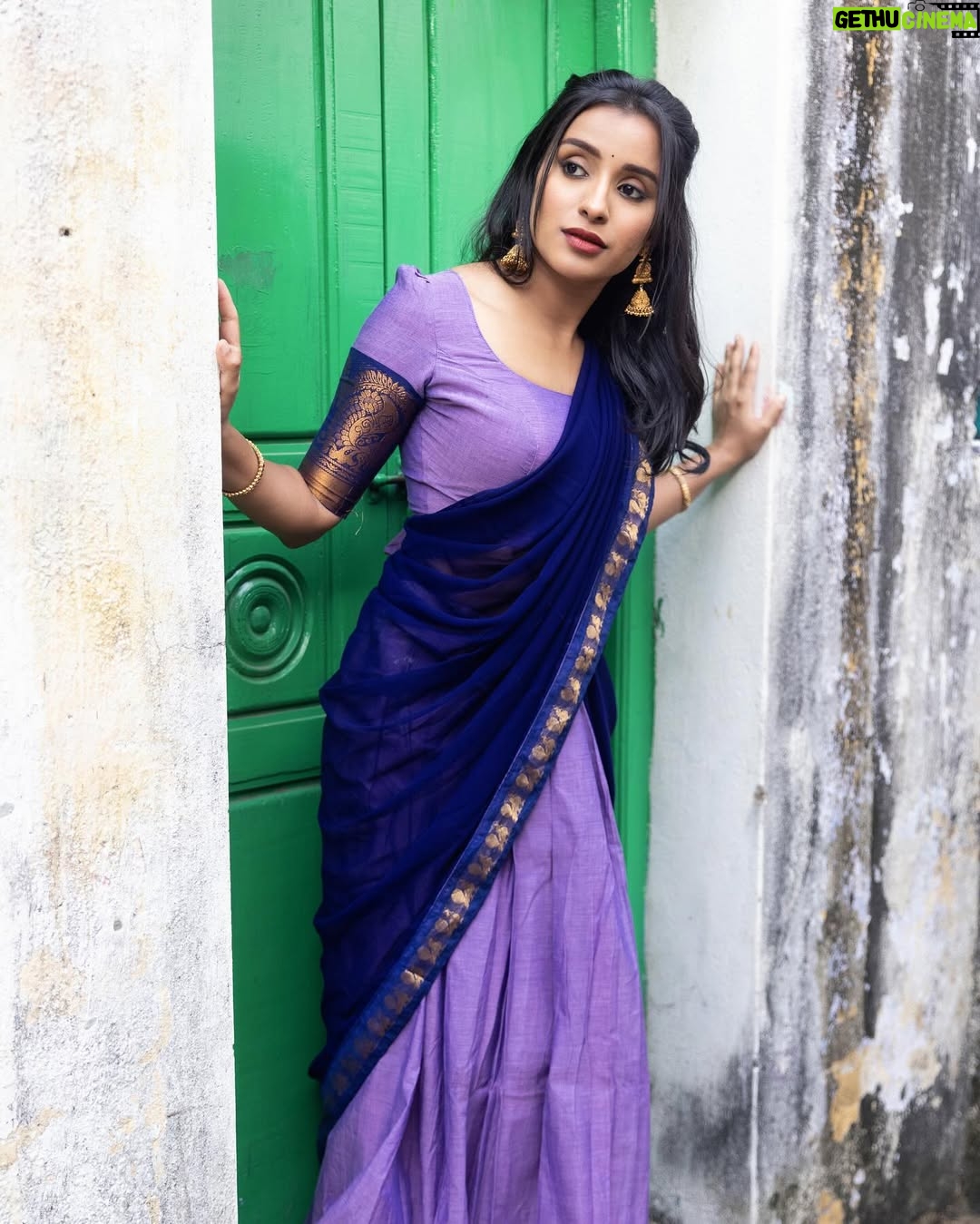 Sindhuja Hari - 13.6K Likes - 🪷🪻
Beautiful half saree from @chettinad_sarees
Shot by @raghul_raghupathy
Retouch @retouch_by_gokul
Mua @glambyramya