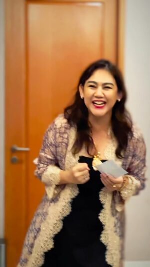 Sissy Prescillia Instagram - Eid Mubarak✨
May your days be filled with joy and laughter ❤️

#video #reels #fun #family #vlog #eid #eidulfitr #instagram #instagood