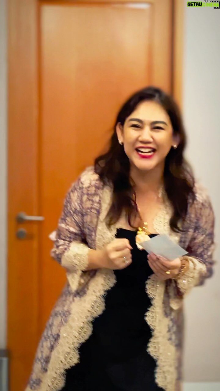 Sissy Prescillia - 6.6K Likes - Eid Mubarak✨
May your days be filled with joy and laughter ❤️
#video #reels #fun #family #vlog #eid #eidulfitr #instagram #instagood