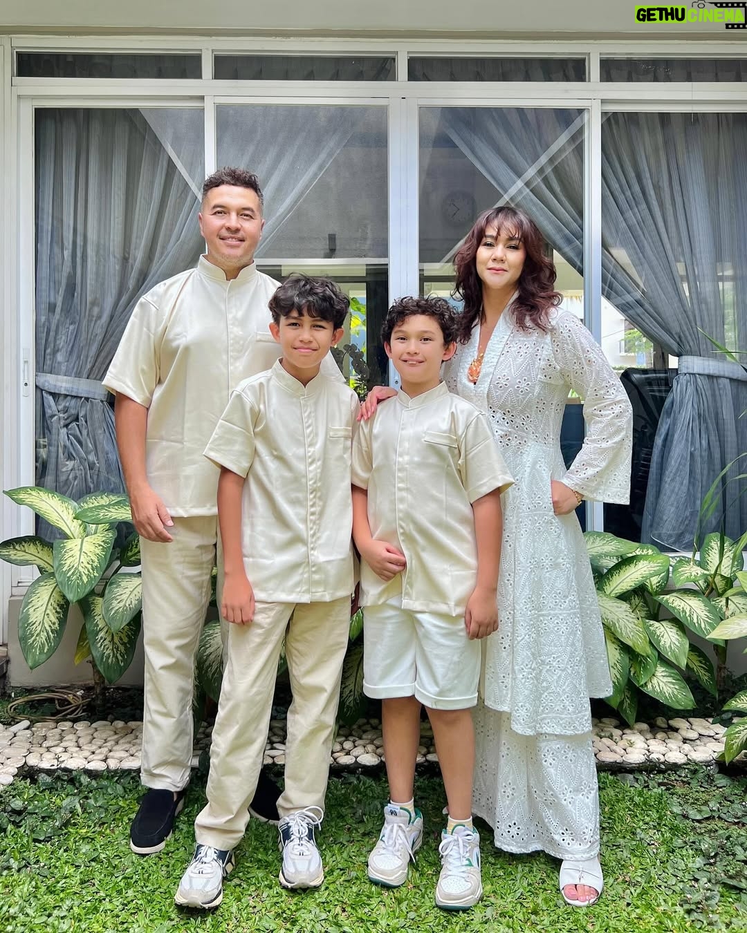 Sissy Prescillia - 15.3K Likes - A family Eid photo that we’ve always taken in the same place, with the same pose, for the past seven years.
This Eid 2025, I just realized that my kids have grown so much taller ❤️
Happy Eid al-Fitr friends!
Wishing you a joyful and blessed Lebaran ❤️