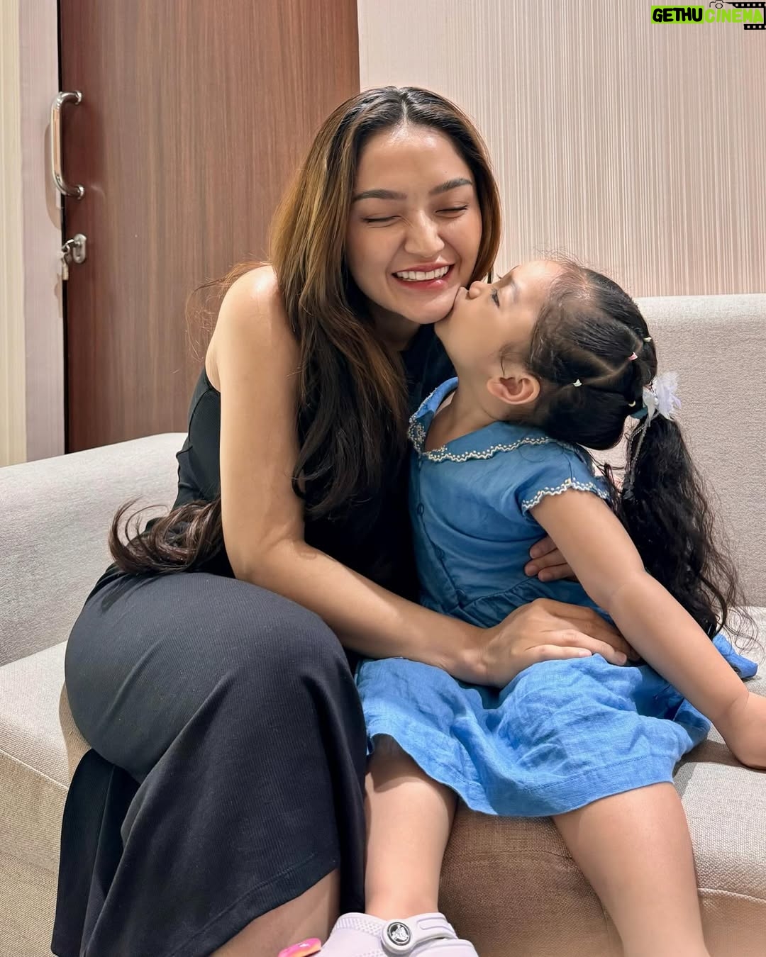 Siti Badriah - 108.3K Likes - Cum cum mommy.. bye daddy @krisjianabah š¤Ŗ