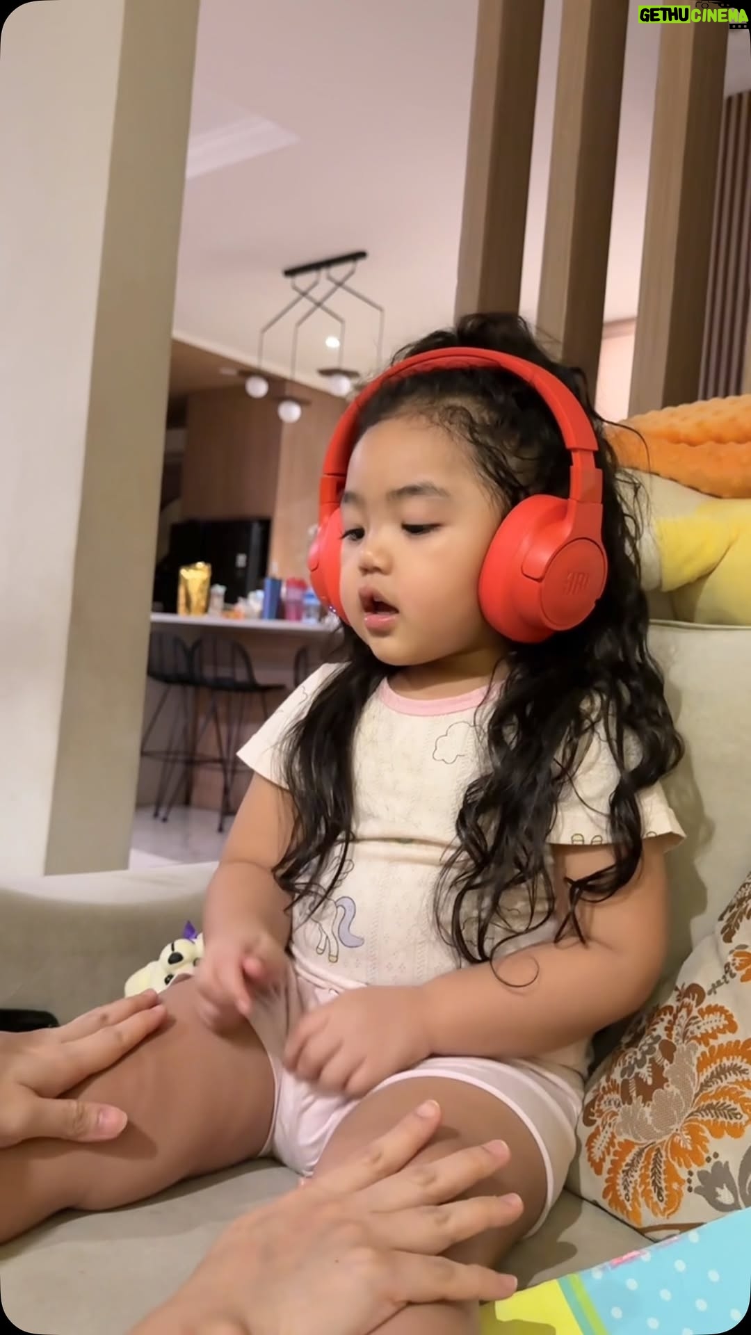 Siti Badriah - 49K Likes - Ada yang ngerti xarendul nyanyi lagu apaa??