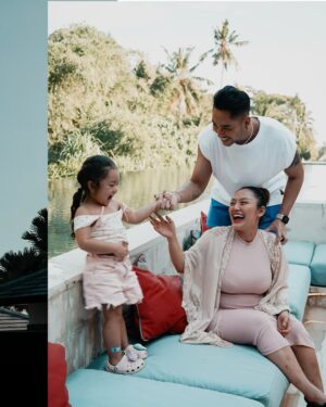 Siti Badriah Instagram - Akhirnya ngerengek pengen holidey dikabulin juga. meskipun dibulan puasa, dan biduanya masih budugan sebadan badan 😭.. ❤️ u suamikuu
