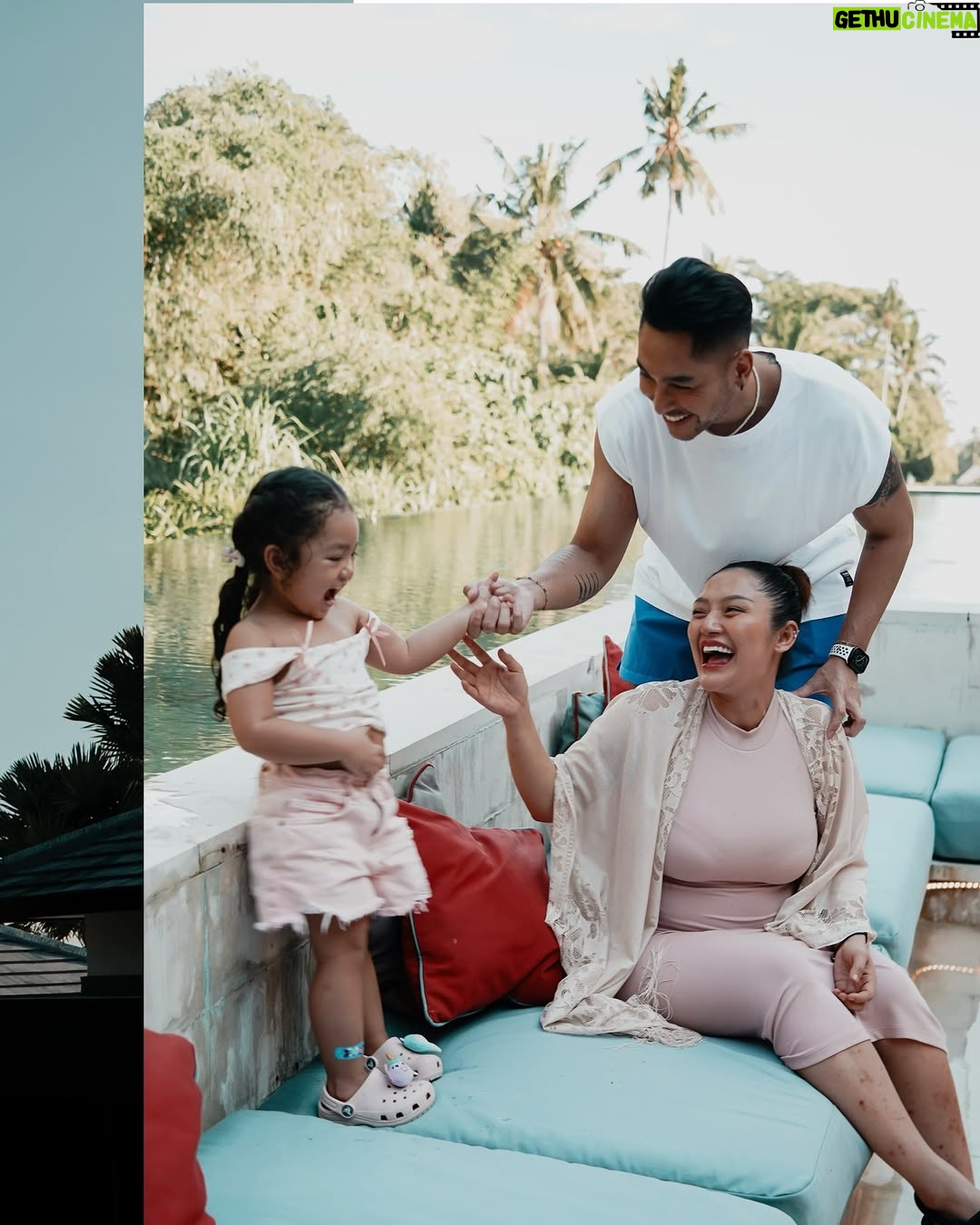 Siti Badriah - 138.5K Likes - Akhirnya ngerengek pengen holidey dikabulin juga. meskipun dibulan puasa, dan biduanya masih budugan sebadan badan š.. ā¤ļø u suamikuu