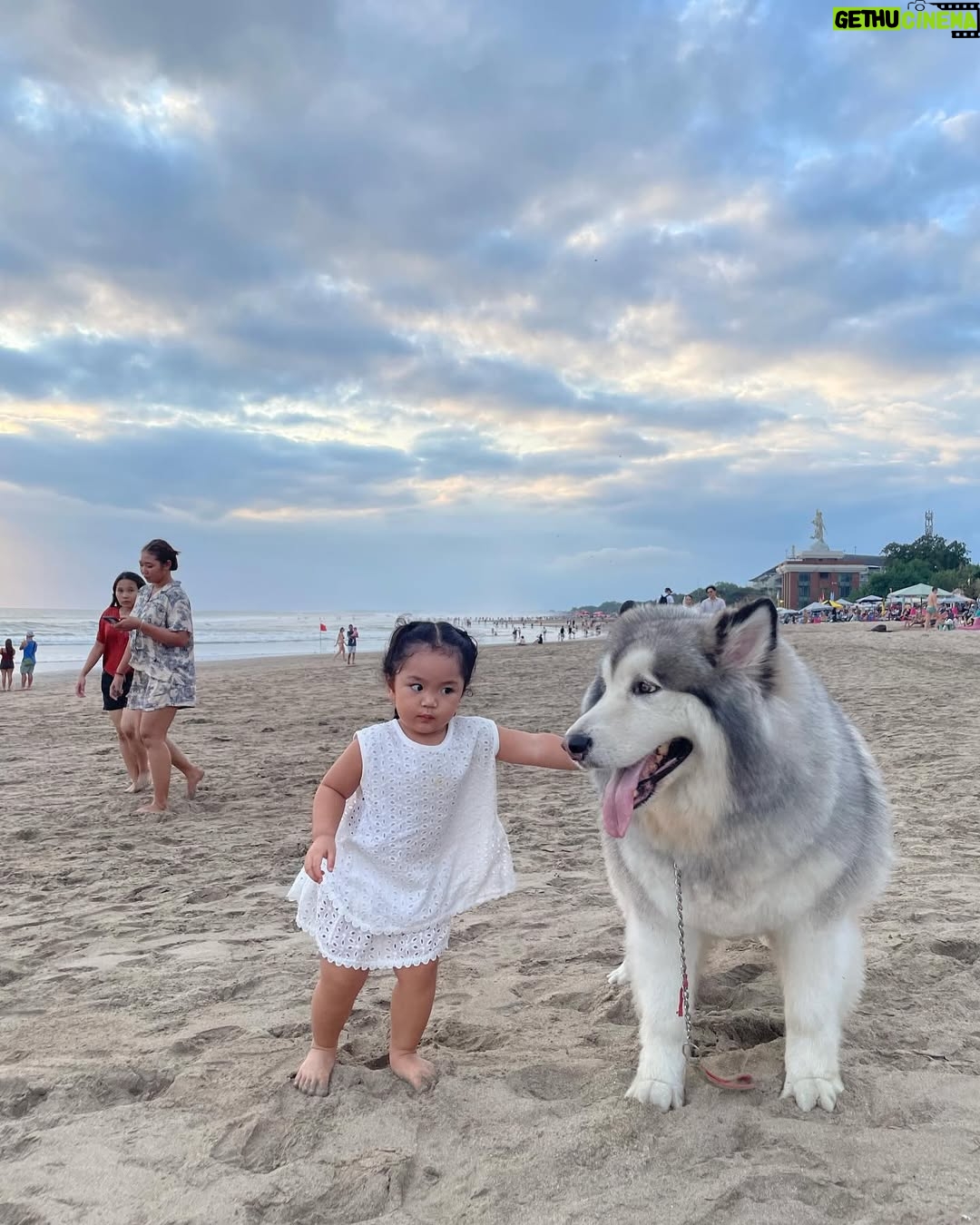 Siti Badriah - 276K Likes - Xarendul: Daddy fotoin daddy (ampe ngengklek ngengklek)