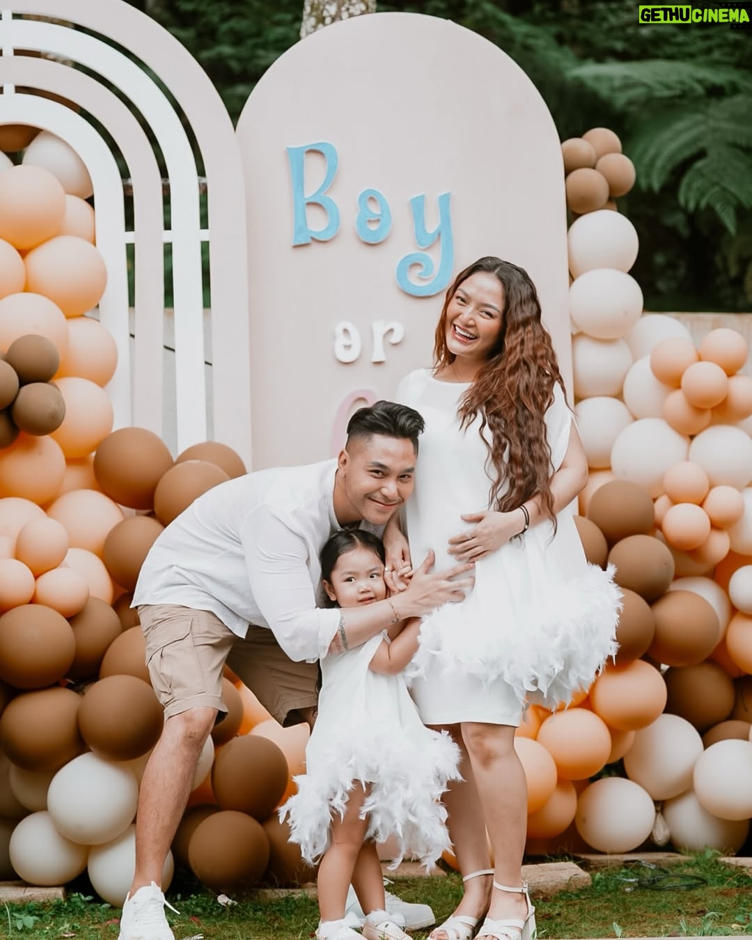 Siti Badriah - 156.8K Likes - GENDER REVEAL BABY TOCULOR!!
Ada yang bisa tebak??? Cewe apa cowo??
Full on youtube!!
Decor @tw.weddingg
