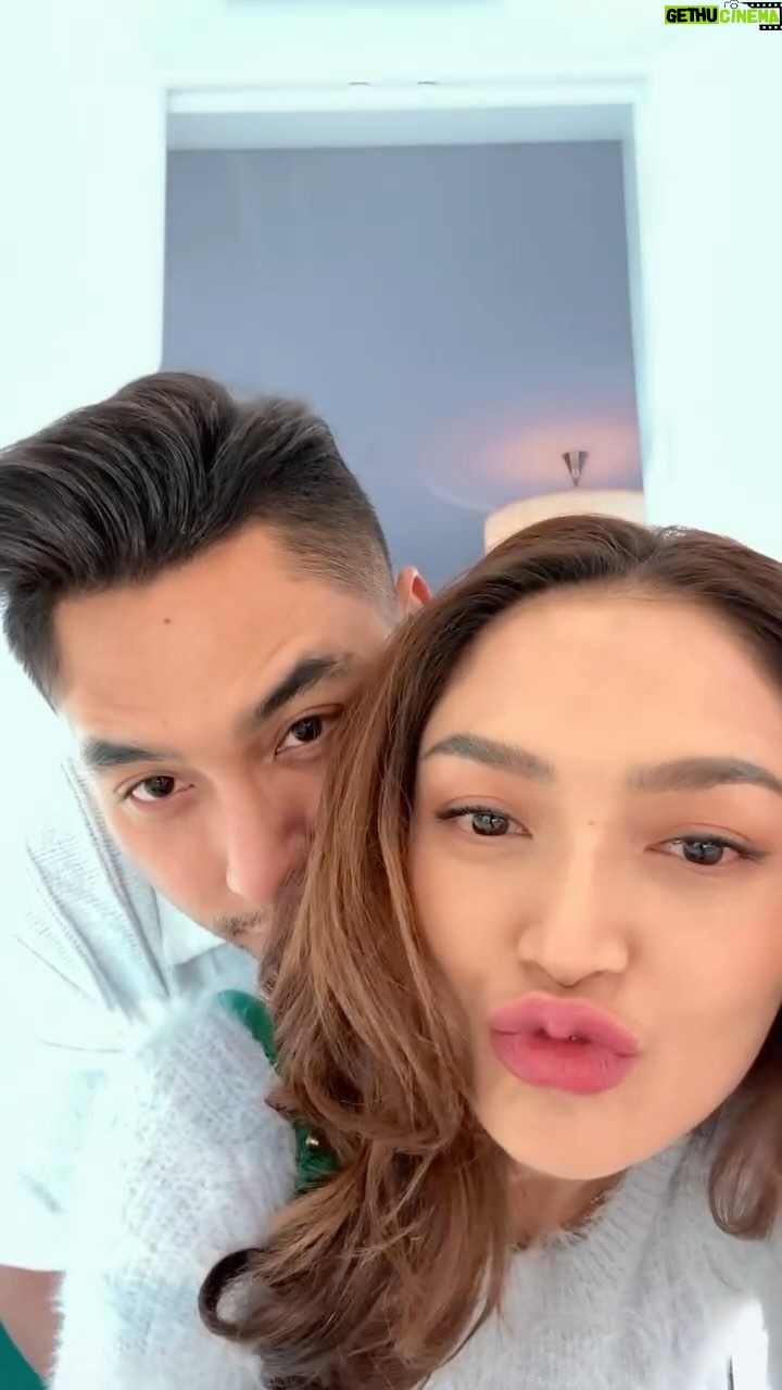 Siti Badriah - 50.4K Likes - Siap siap dulu ceunah.. mau diajak dinner daddynya xarendul ššš
ga lupa pake lip serum saktinya @glowgoals.skincare