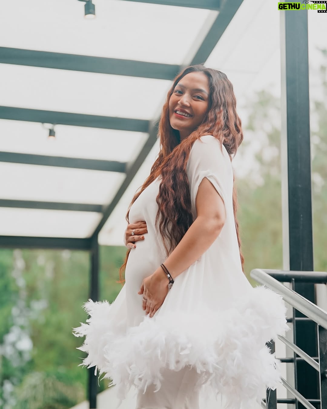 Siti Badriah - 156.8K Likes - GENDER REVEAL BABY TOCULOR!!
Ada yang bisa tebak??? Cewe apa cowo??
Full on youtube!!
Decor @tw.weddingg